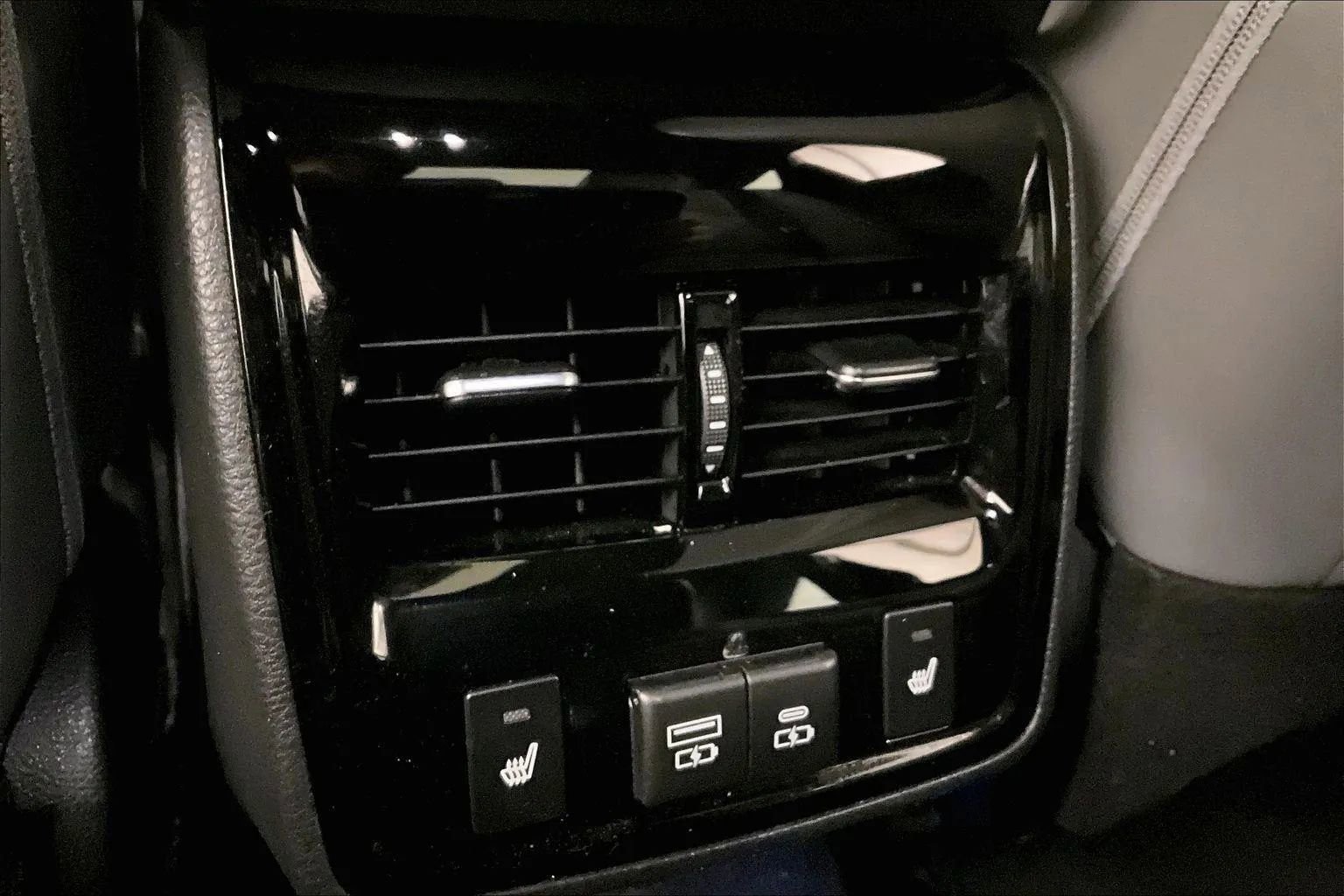 Used 2022 Toyota Avalon Limited w/ Advanced Safety Package image 32