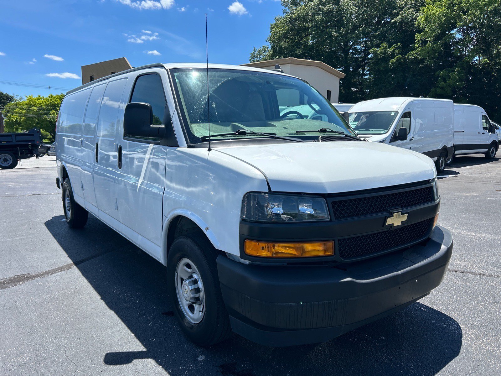 Used 2020 Chevrolet Express 3500 Extended RWD image 3