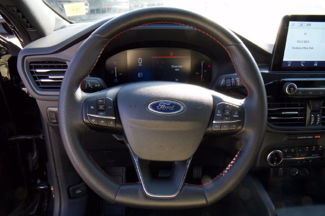 Certified 2025 Ford Escape ST-Line Select AWD/4WD image 22