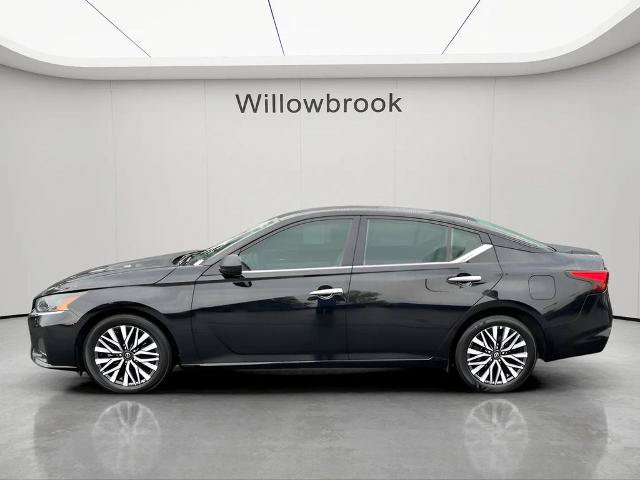 Used 2025 Nissan Altima 2.5 SV FWD image 2