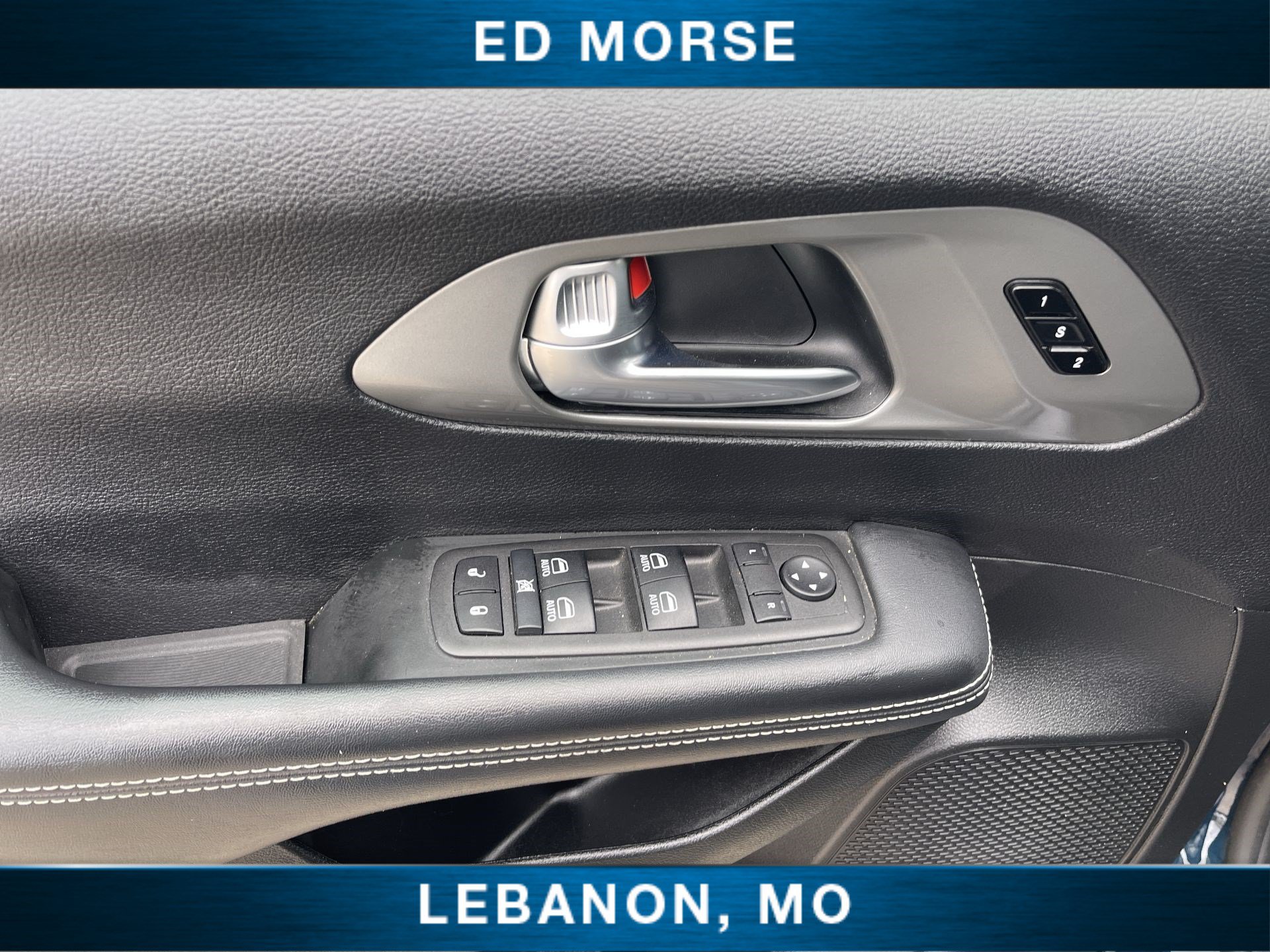 Used 2025 Chrysler Pacifica Select FWD image 22