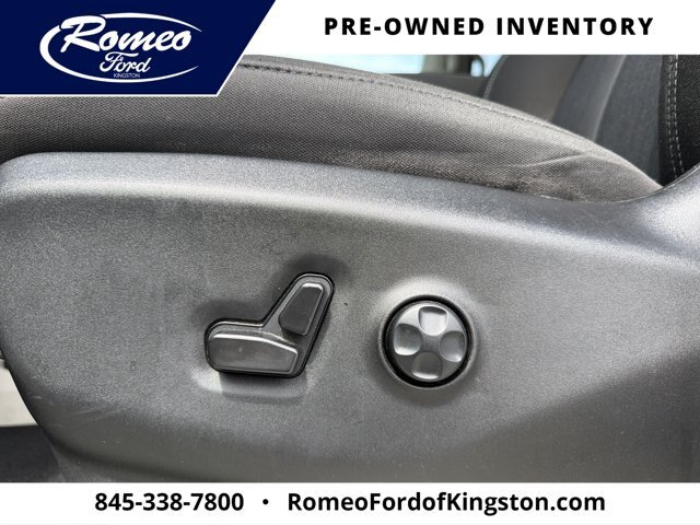 Used 2023 Chrysler Voyager LX FWD image 23