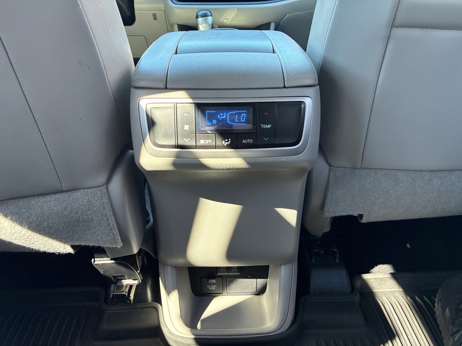 Used 2018 Toyota Highlander XLE image 29