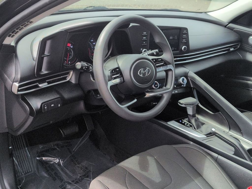 Used 2023 Hyundai Elantra SEL FWD image 11