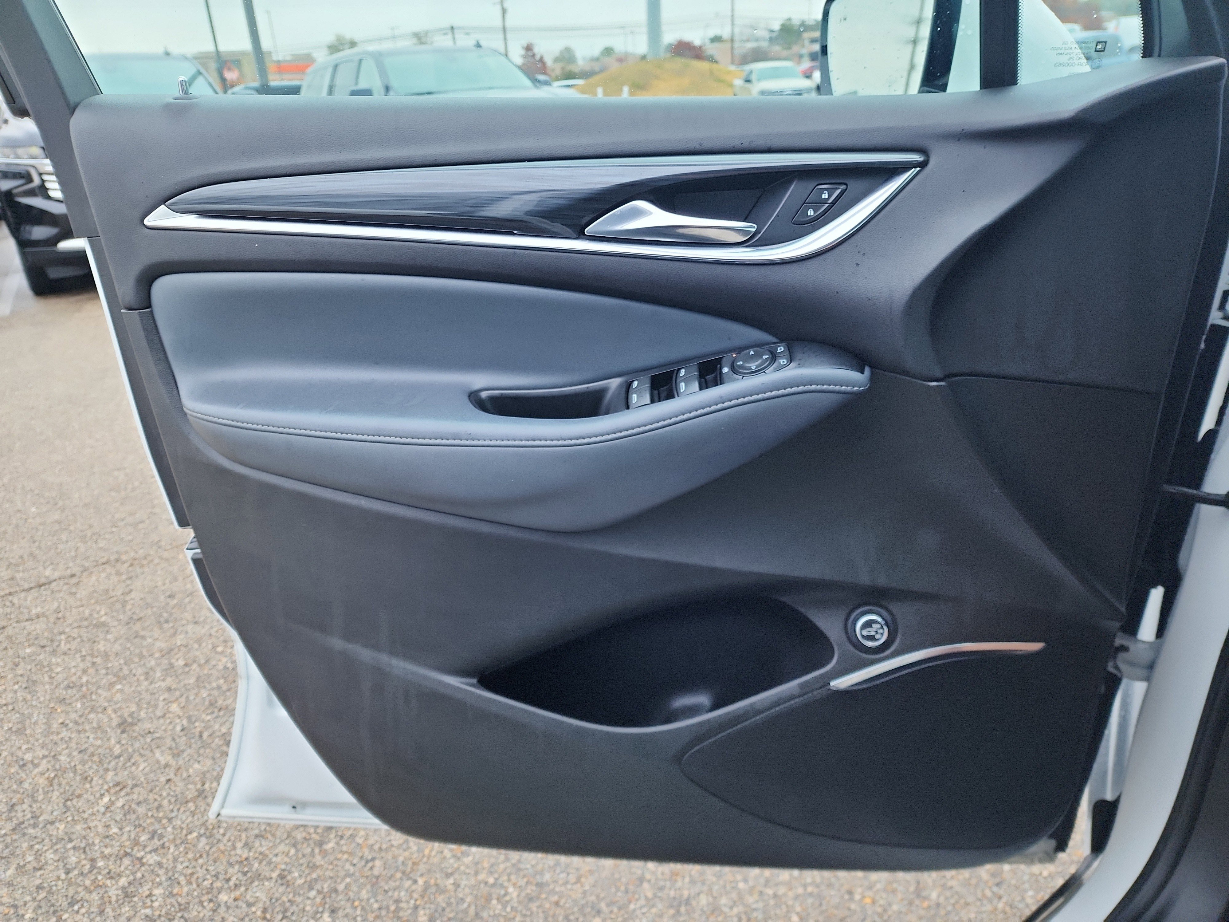 Used 2023 Buick Enclave Essence image 19