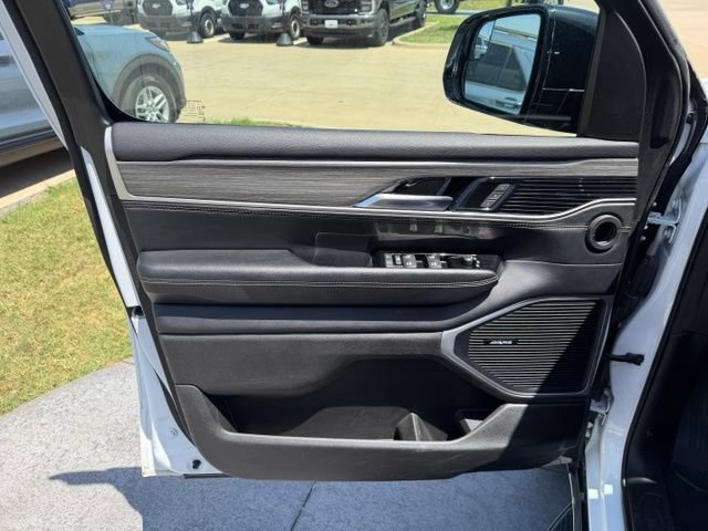 Used 2024 Jeep Wagoneer L Series II RWD image 10