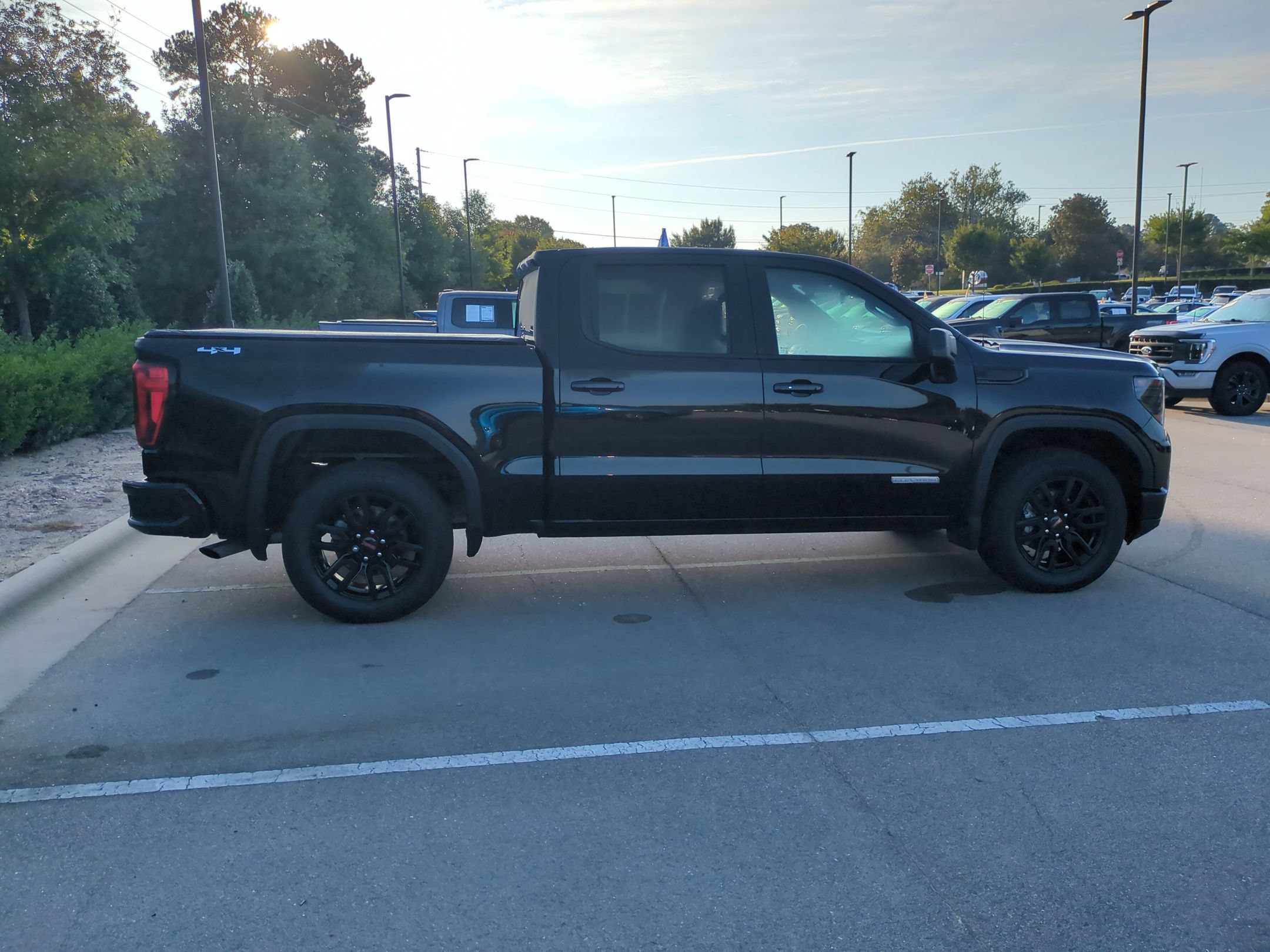 Used 2024 GMC Sierra 1500 Elevation AWD/4WD image 3