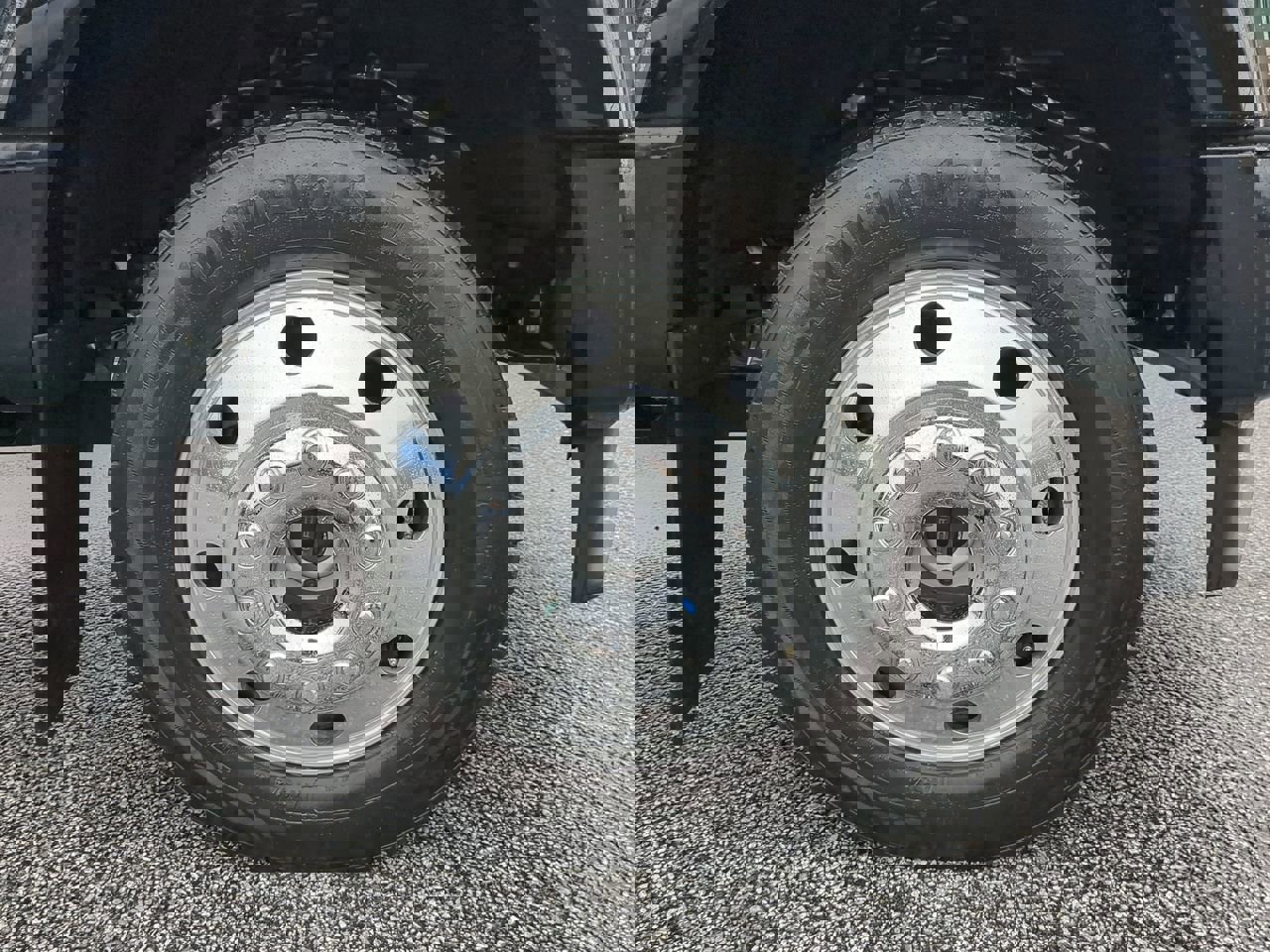 Certified 2024 Ford F450 Platinum w/ FX4 Off-Road Package image 9