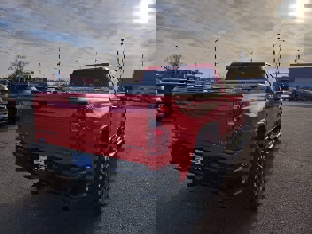 Used 2024 Chevrolet Silverado 2500 Custom w/ Custom Value Package image 3
