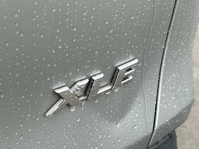 Used 2021 Toyota RAV4 XLE FWD image 11