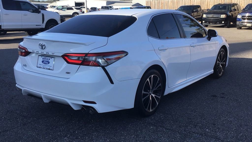 Used 2018 Toyota Camry SE image 5