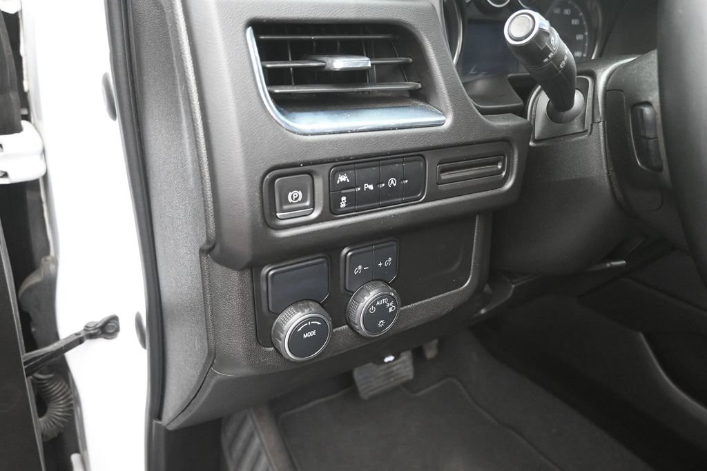 Used 2023 Chevrolet Suburban LS RWD image 13