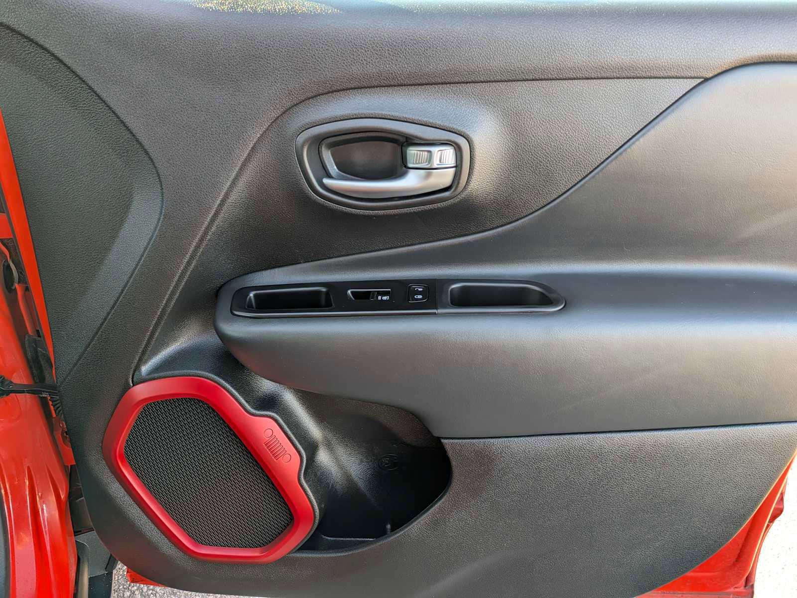 Used 2021 Jeep Renegade Trailhawk image 24