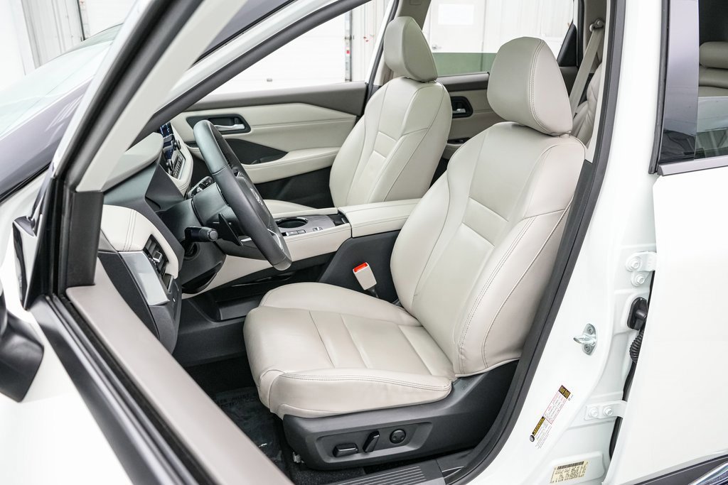 Used 2023 Nissan Rogue SL w/ SL Premium Package image 11