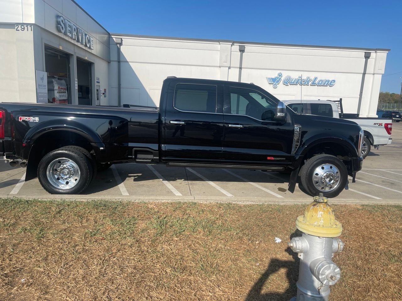 Certified 2024 Ford F450 Platinum w/ FX4 Off-Road Package AWD/4WD image 7