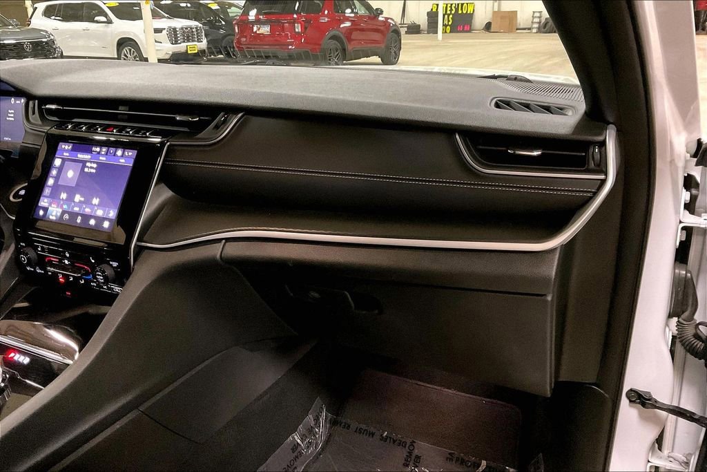 Used 2024 Jeep Grand Cherokee L Laredo image 15