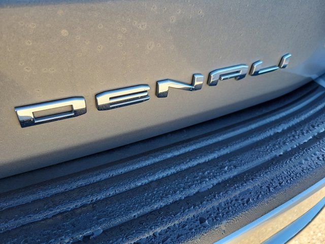 Used 2023 GMC Yukon Denali Ultimate image 13