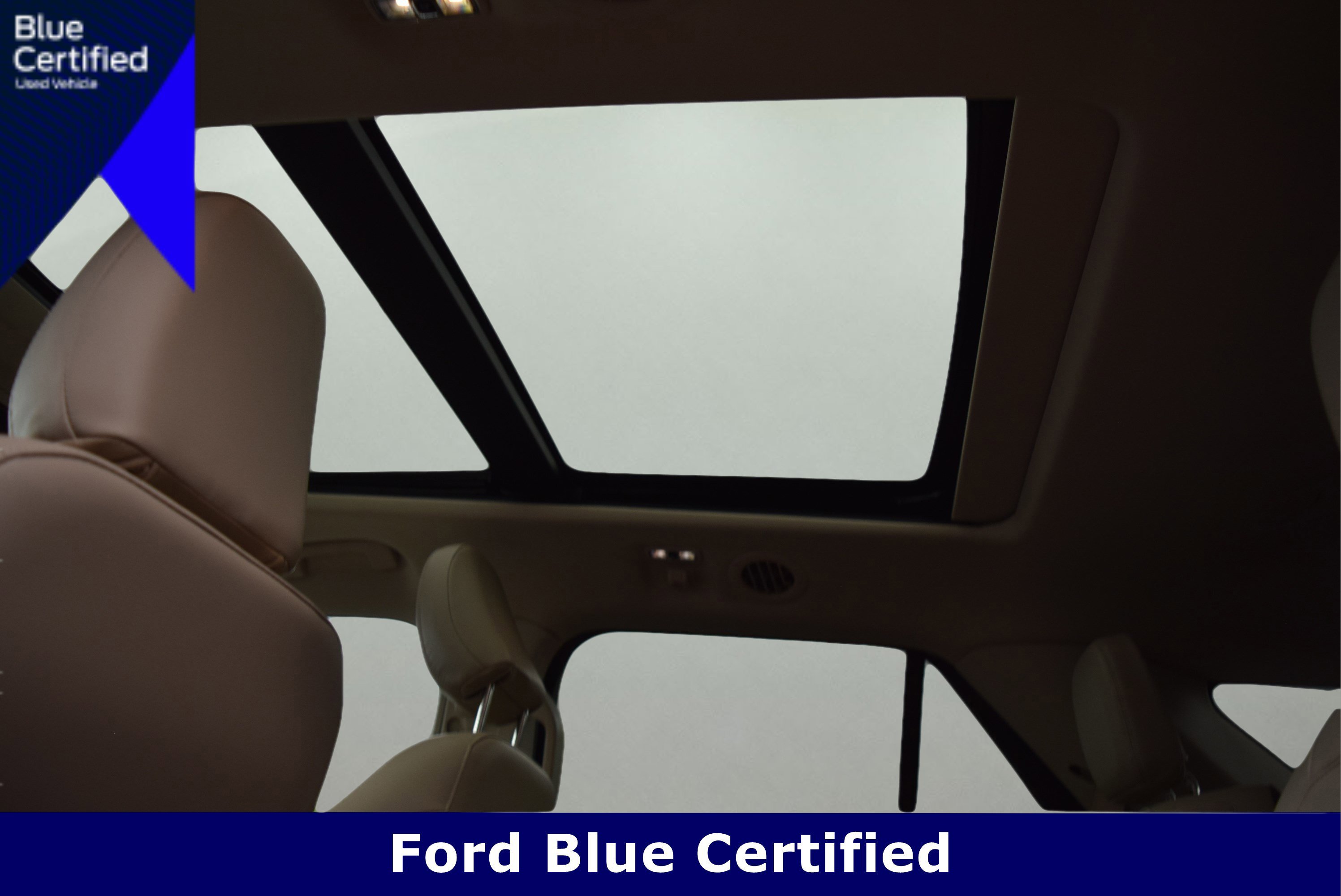 Certified 2022 Ford Explorer Limited w/ Equipment Group 301A image 8