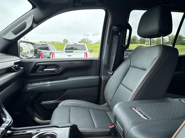 Used 2025 GMC Yukon AT4 w/ AT4 Premium Package AWD/4WD image 16