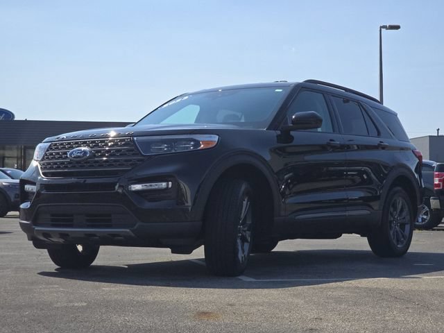 Certified 2023 Ford Explorer XLT w/ Equipment Group 202A AWD/4WD image 11