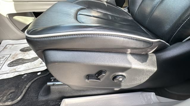Used 2022 Chrysler Pacifica Limited image 14