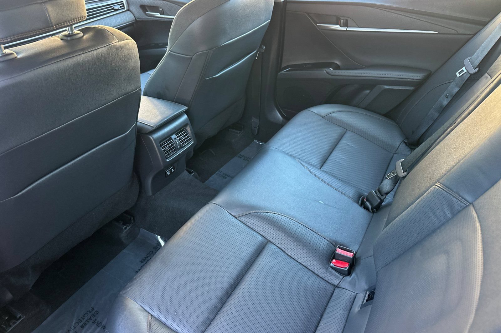 Used 2025 Toyota Camry XLE AWD/4WD image 14