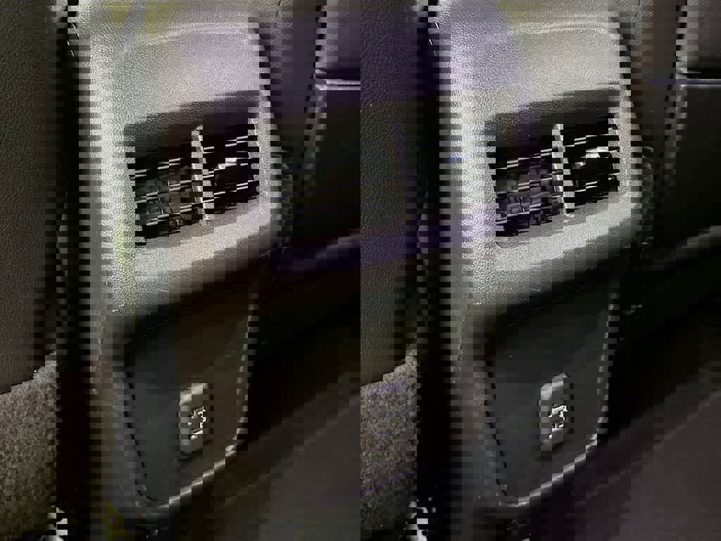 Used 2023 GMC Terrain SLT image 29