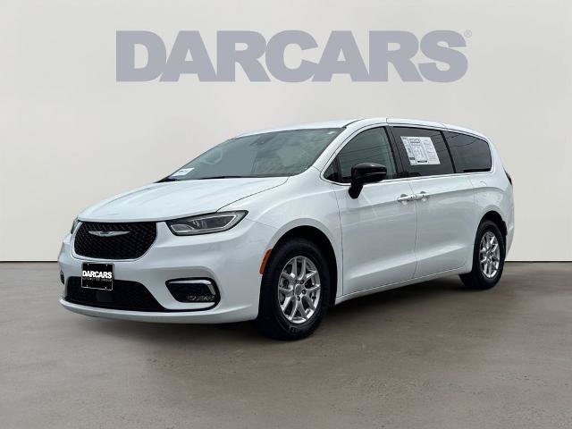 Used 2024 Chrysler Pacifica Touring-L FWD image 3