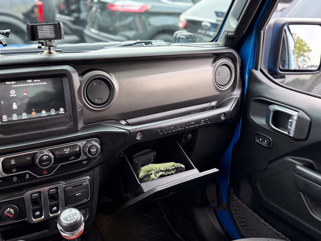 Used 2022 Jeep Wrangler Sport AWD/4WD image 21