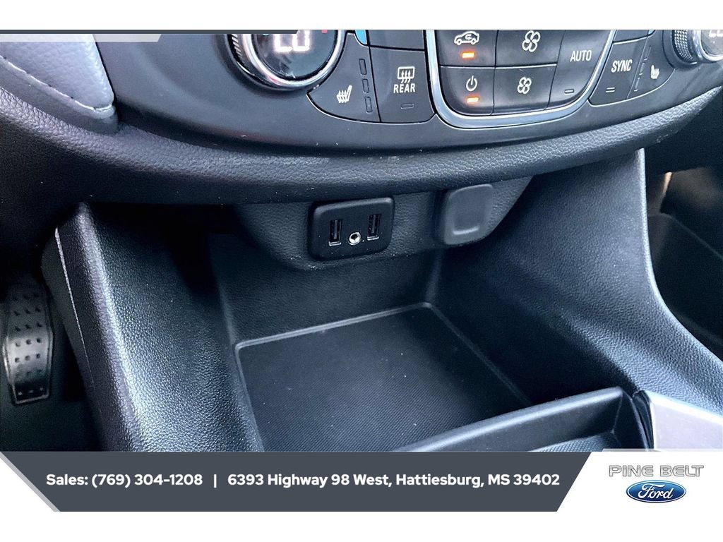 Used 2020 Chevrolet Traverse LT FWD image 24