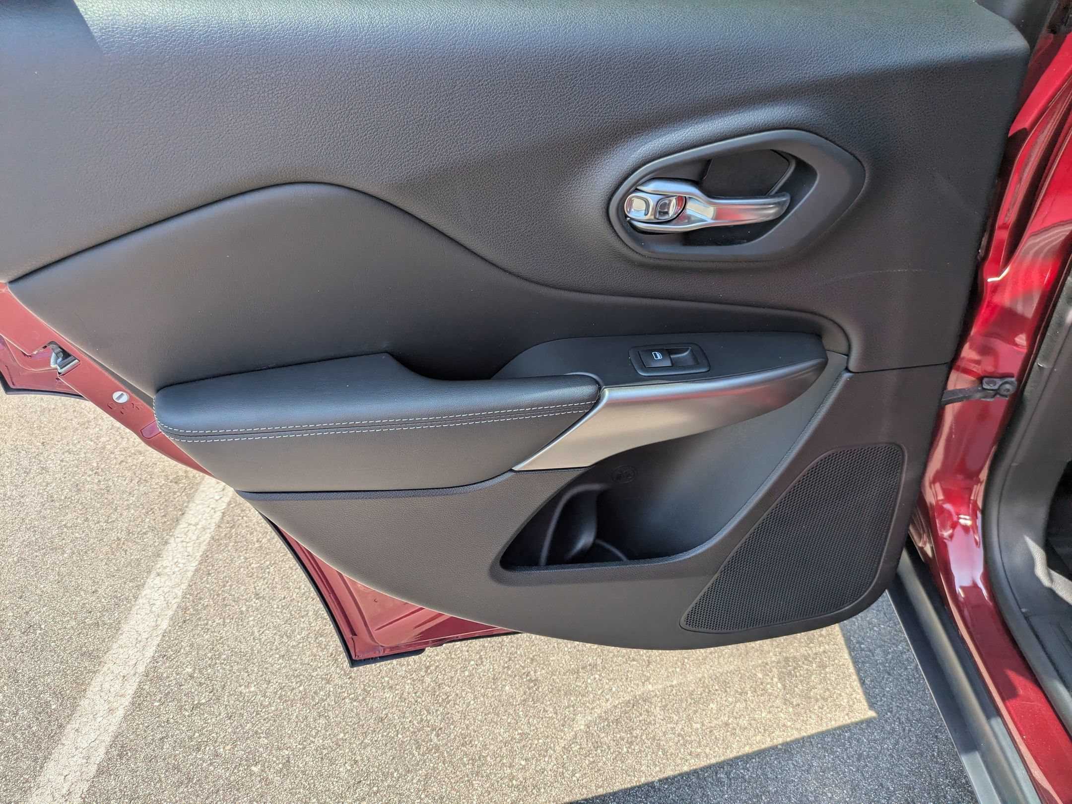 Used 2019 Jeep Cherokee Limited AWD/4WD image 27
