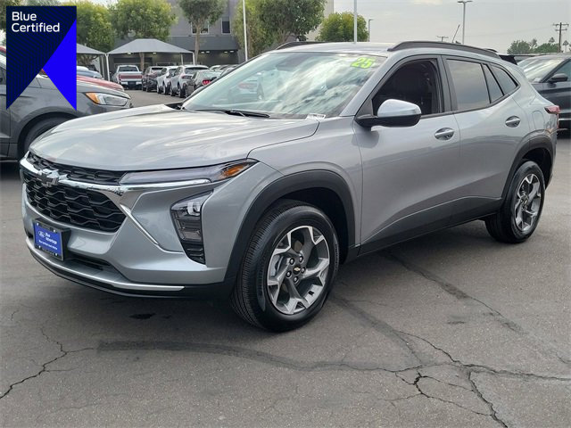 Used 2025 Chevrolet Trax LT w/ LPO, Blackout Package