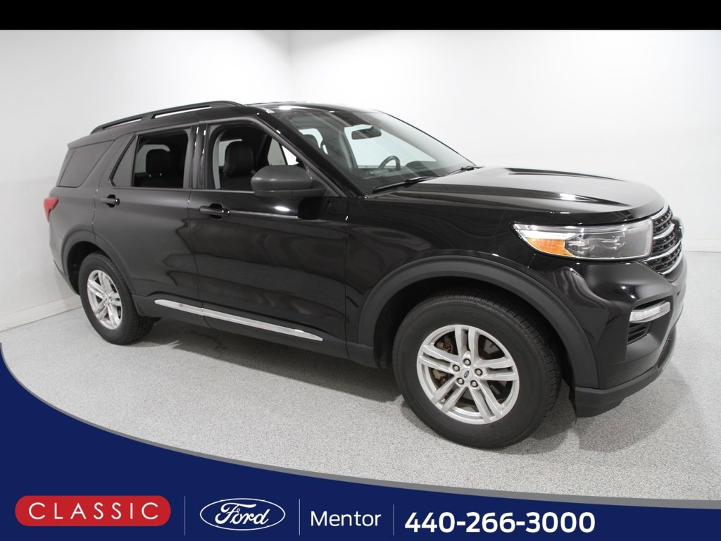Certified 2022 Ford Explorer XLT w/ Equipment Group 202A image 3