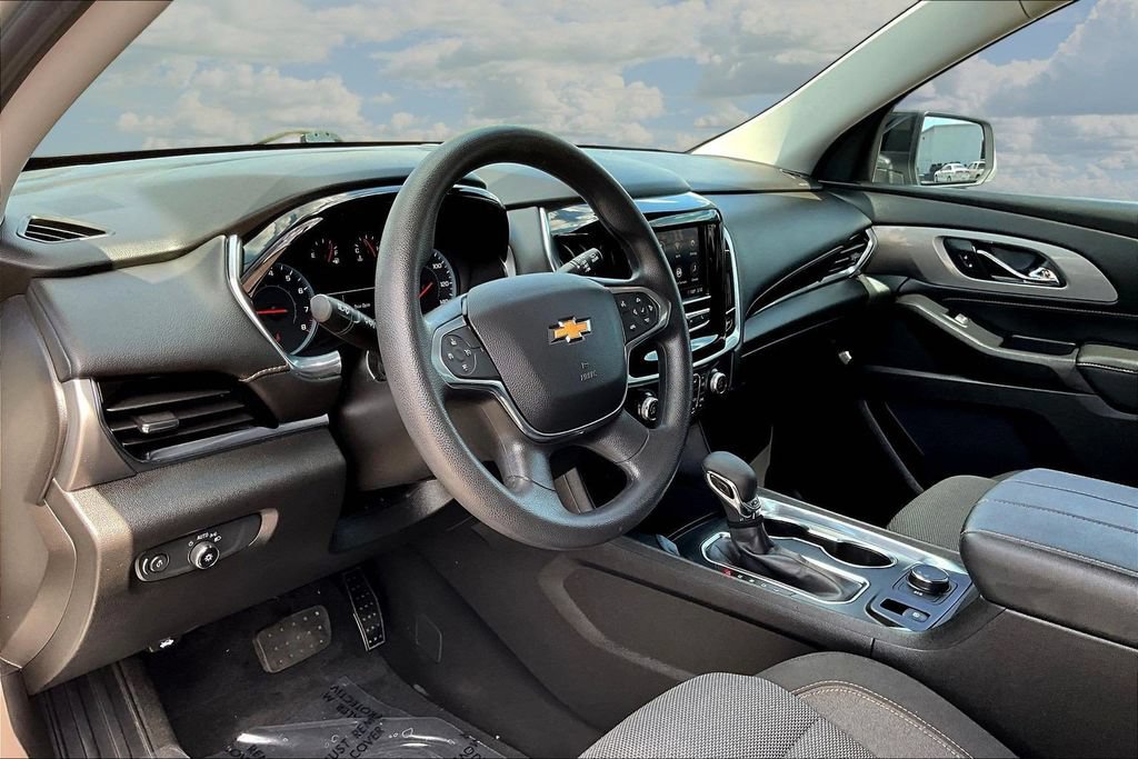 Used 2021 Chevrolet Traverse LS FWD image 19