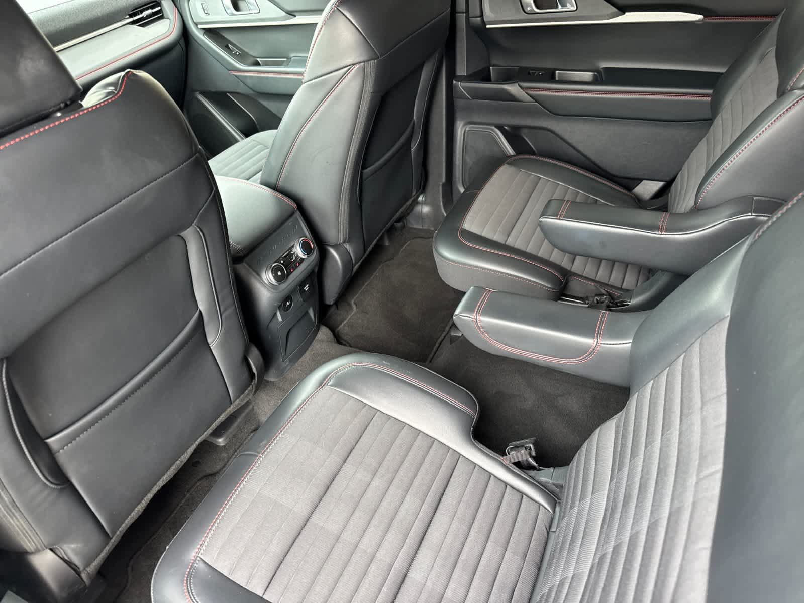 Certified 2026 Ford Explorer ST-Line w/ ST-Line Street Pack RWD image 4