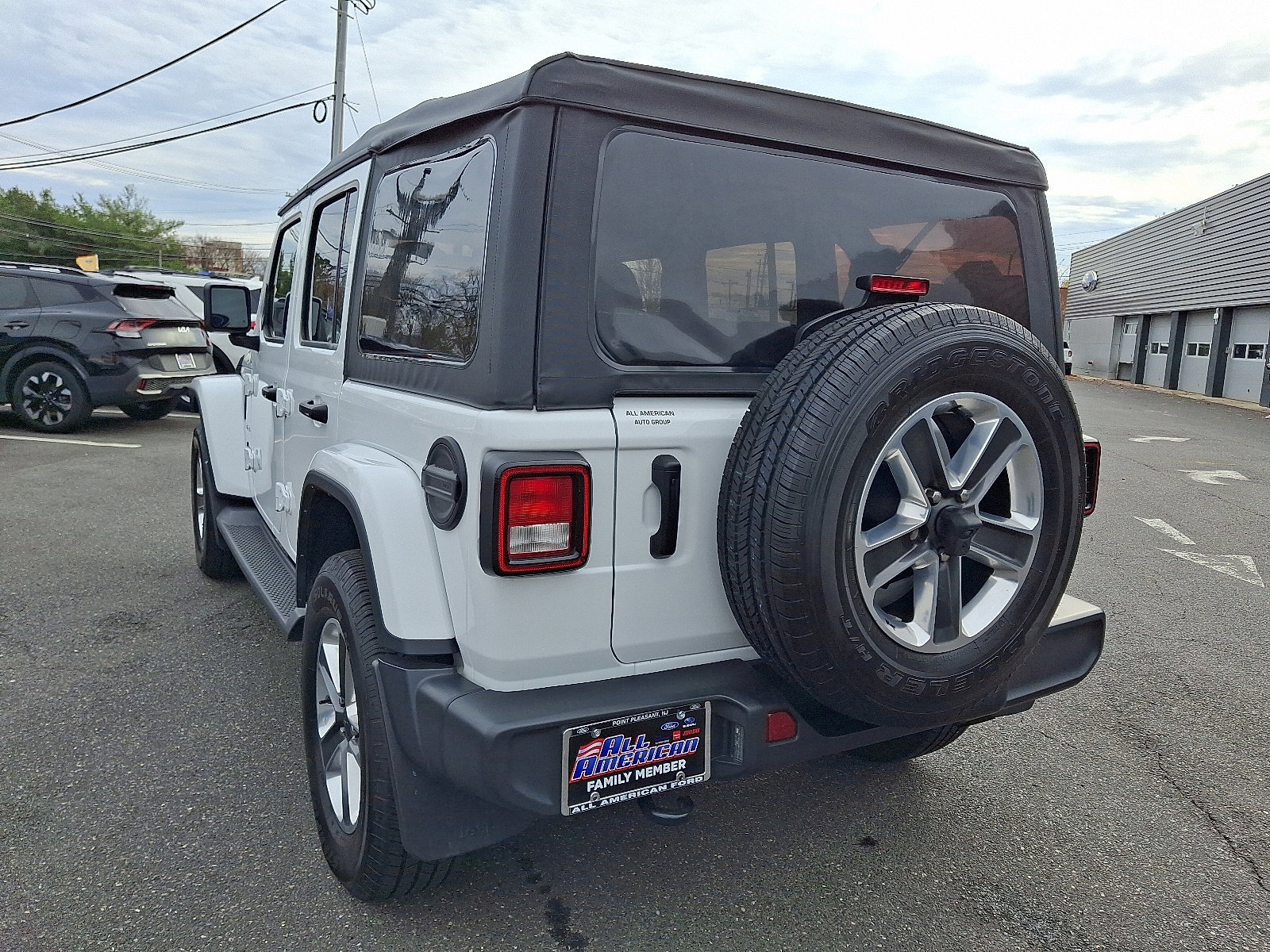 Used 2023 Jeep Wrangler Sahara image 8