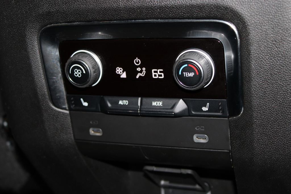 Used 2023 Chevrolet Suburban Z71 w/ Luxury Package image 38