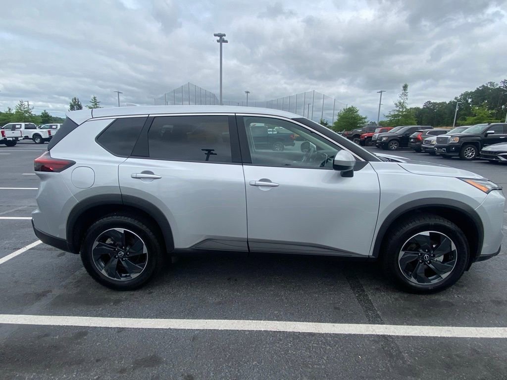 Used 2025 Nissan Rogue SV FWD image 8