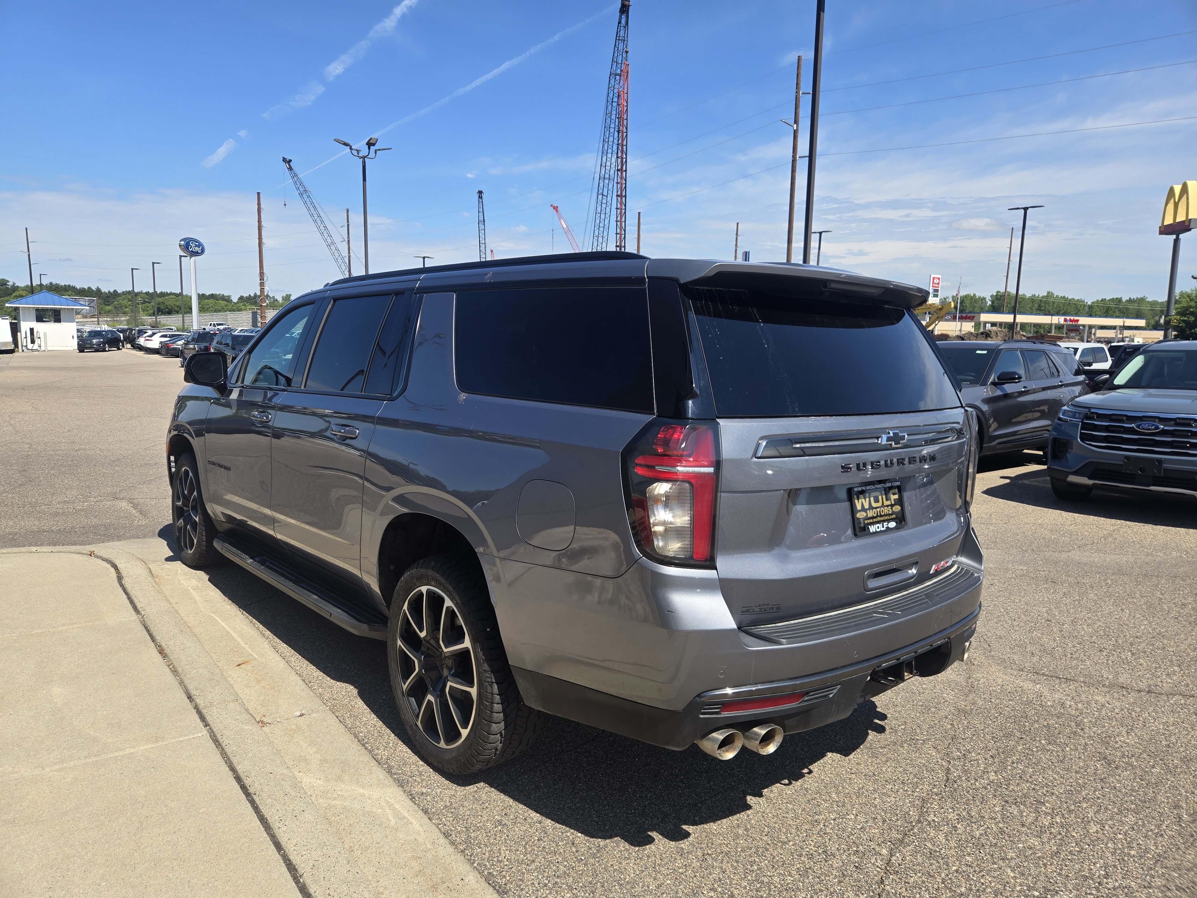 Used 2022 Chevrolet Suburban RST w/ Sport Performance Package AWD/4WD image 18