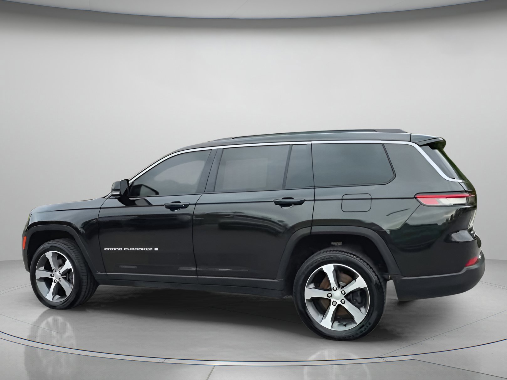 Used 2024 Jeep Grand Cherokee L Limited image 11