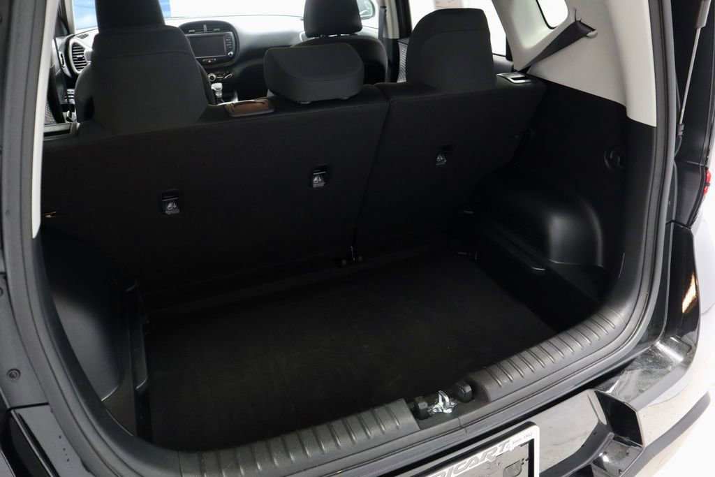 Used 2025 Kia Soul LX image 12