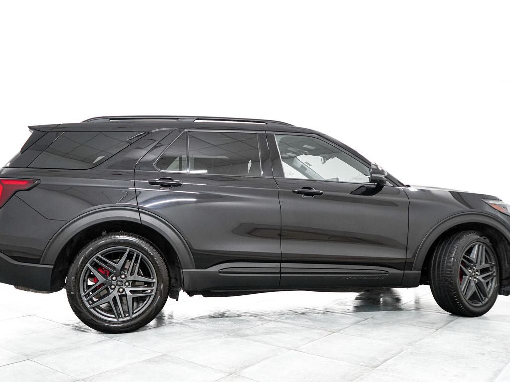Certified 2025 Ford Explorer ST AWD/4WD image 7