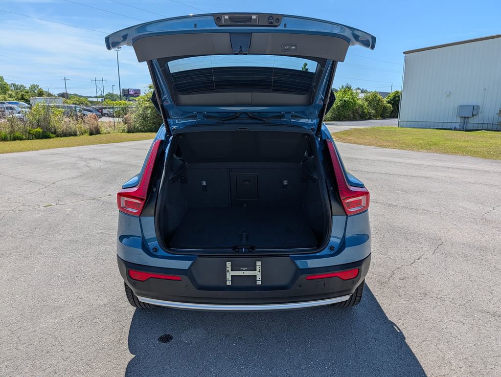 Used 2025 Volvo XC40 B5 Plus AWD/4WD image 29