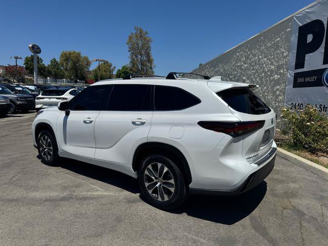 Used 2025 Toyota Highlander XLE FWD image 5