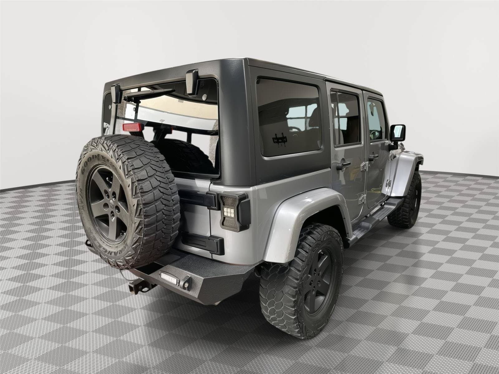 Used 2018 Jeep Wrangler Unlimited Sahara AWD/4WD image 7