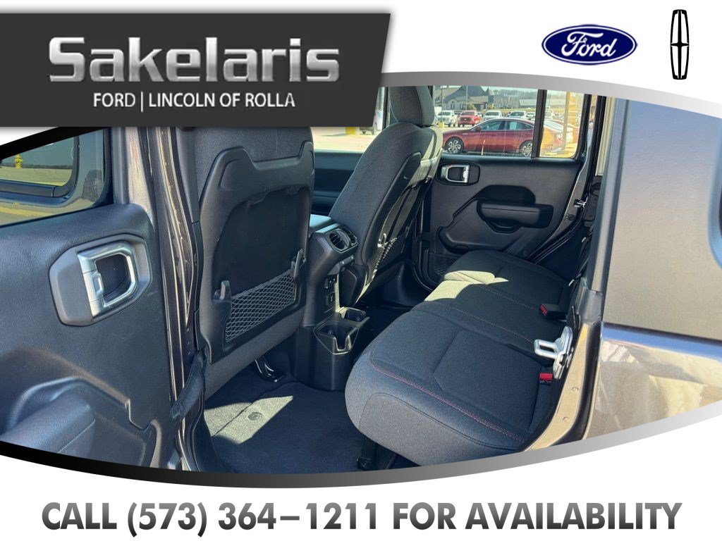 Used 2025 Jeep Wrangler Unlimited Rubicon AWD/4WD image 28
