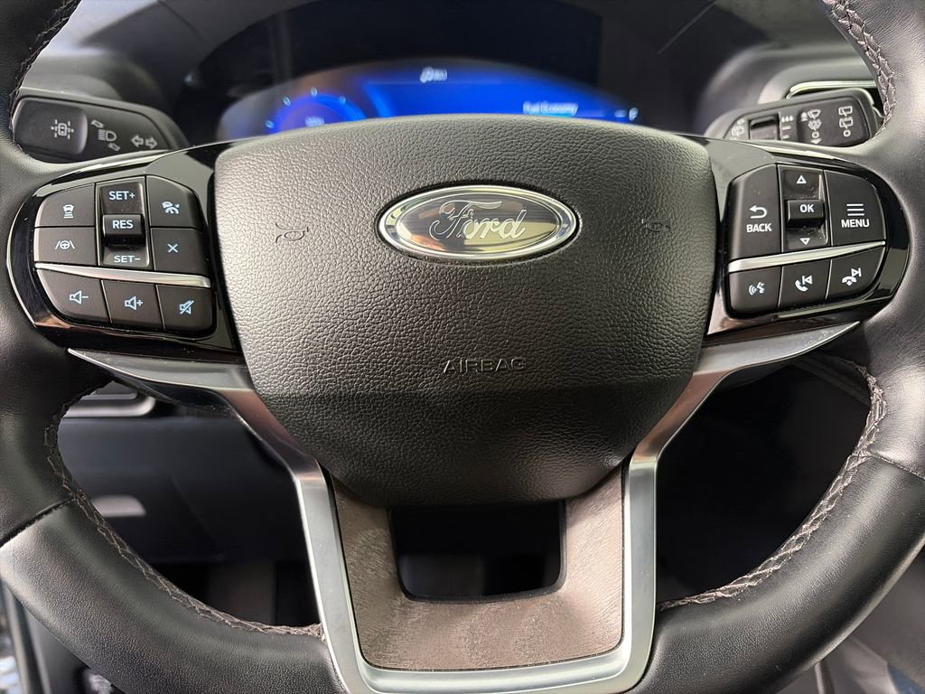 Certified 2023 Ford Explorer Platinum w/ Technology Package AWD/4WD image 16