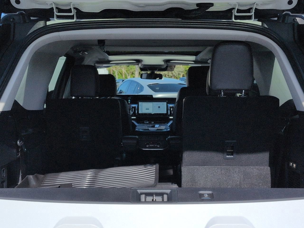 Certified 2025 Ford Expedition Platinum w/ Platinum Ultimate Package image 13