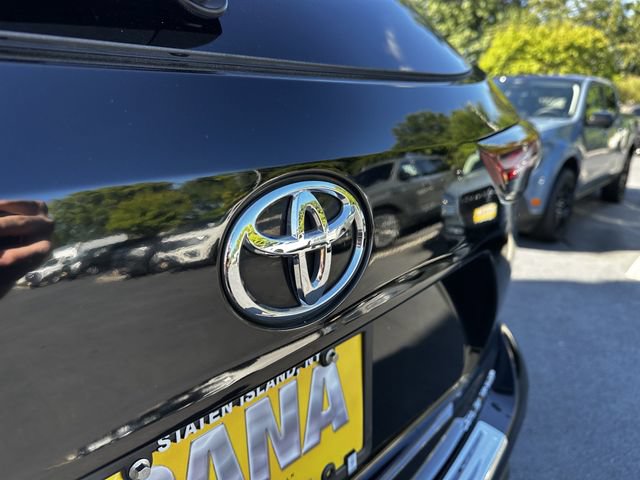 Used 2024 Toyota Highlander XLE AWD/4WD image 45