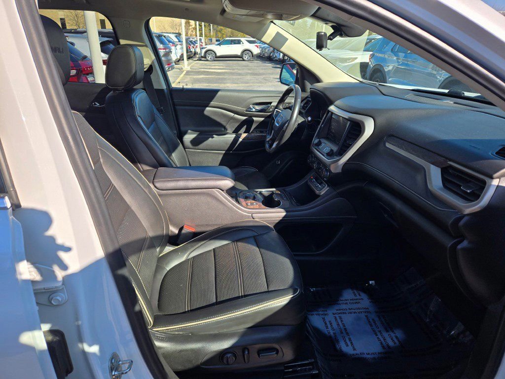 Used 2021 GMC Acadia Denali w/ Denali Ultimate Package image 9